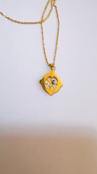 Collana con rosa dei venti in oro 18kt 750