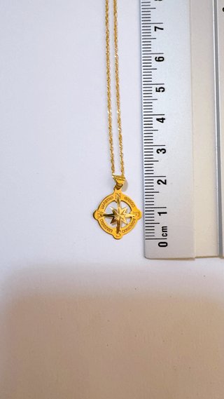 Collana con rosa dei venti in oro 18kt 750