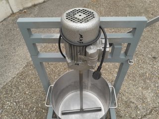 Amasadora industrial con cubo