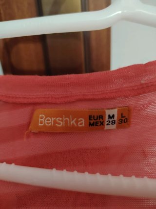 Camiseta Bershka Rayas Rosa Talla M