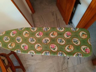 Tabla de planchar con funda floral