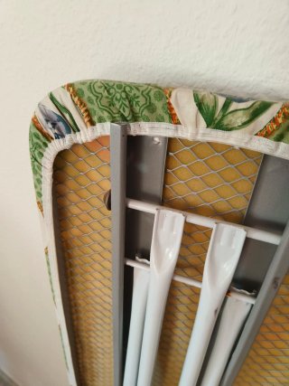 Tabla de planchar con funda floral