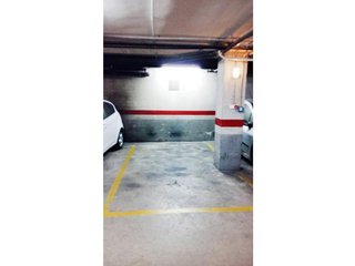 Garaje en alquiler en Eixample Nord – La Devesa en Girona