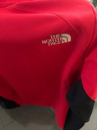 Chaqueta The North Face Roja y Negra
