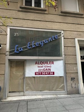 Local comercial en alquiler en Ensanche en Pamplona