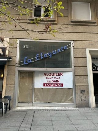 Local comercial en alquiler en Ensanche en Pamplona