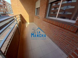 Piso en venta en Hospital - Parque sur en Albacete
