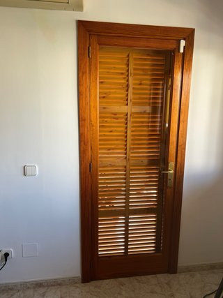 Ventanas y puerta madera