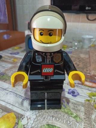 Lego Poliziotto Nero + torcia
