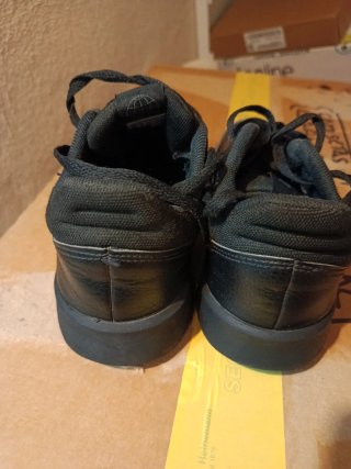 Zapatillas Adidas niño Talla 35.5 Negras
