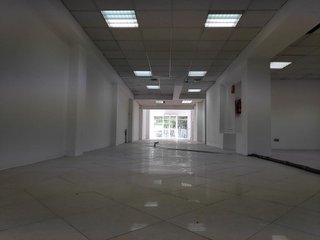 Local comercial en alquiler en Parque Victoria Eugenia en Málaga