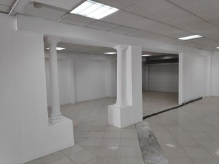 Local comercial en alquiler en Parque Victoria Eugenia en Málaga