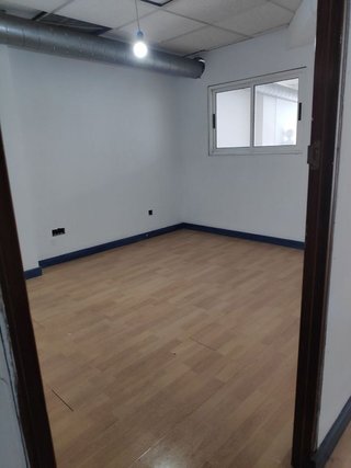 Local comercial en alquiler en Parque Victoria Eugenia en Málaga