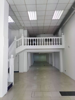 Local comercial en alquiler en Parque Victoria Eugenia en Málaga