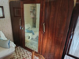 Armario antiguo madera con espejo