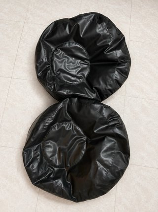 Pack de 2 puff de polipiel/cuero sintético negro