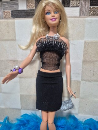 Muñeca Barbie con 3 prendas