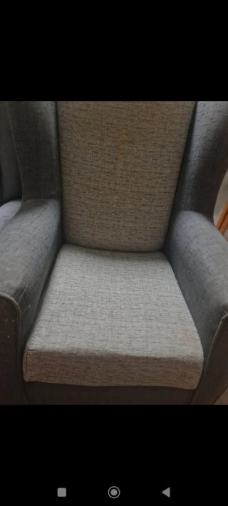 Sofá de tela gris
