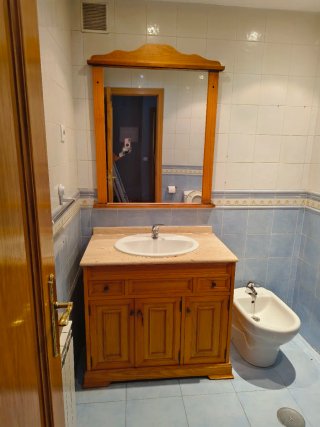 Mueble de baño madera y piedra