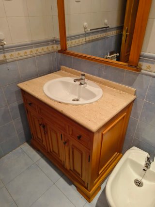 Mueble de baño madera y piedra