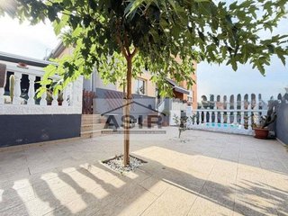 Casa adosada en venta en Zona Urbanizaciones en Alzira
