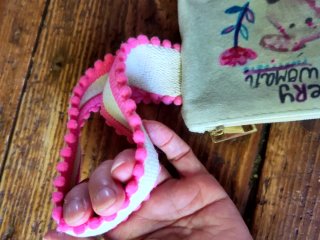 Pochette con disegno cane e scritta donna