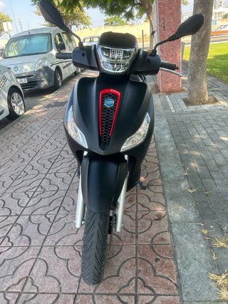 Piaggio Medley S Negra