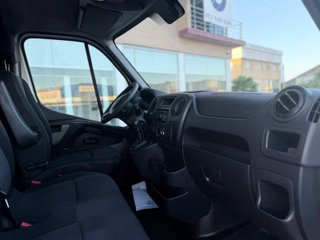 Nissan NV400 2019