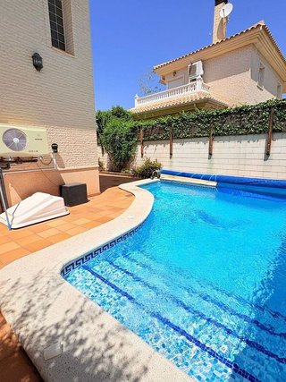 Chalet en venta en Petrer
