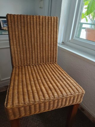 Silla de ratán tejida