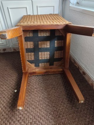 Silla de ratán tejida