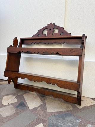 Tinajero antiguo de madera