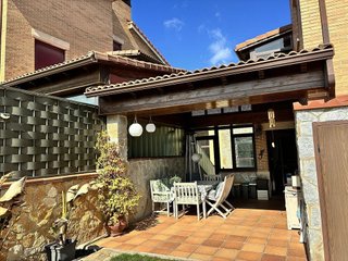 Casa pareada en venta en Avda. Valladolid - Barriada Yagüe en Soria