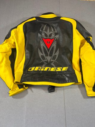 Mono de moto Dainese negro y amarillo