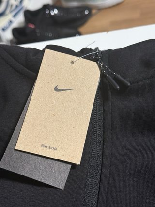 Nike Tech Fleece Negro