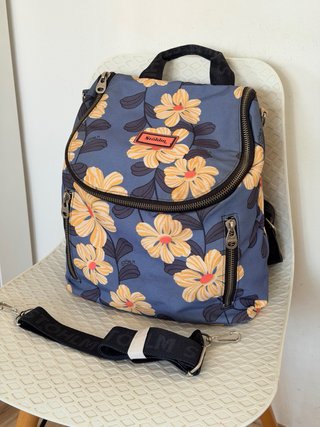 Mochila floral azul y amarilla