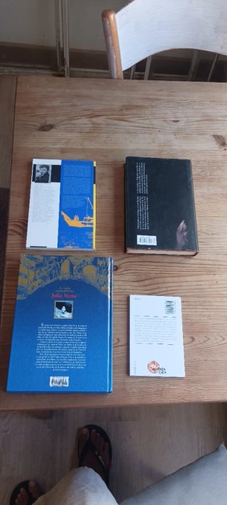​Lote de 4 libros en buen estado.