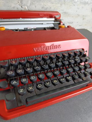 Máquina de Escribir Olivetti Valentine Roja