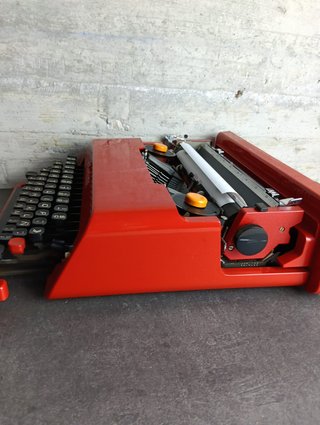 Máquina de Escribir Olivetti Valentine Roja