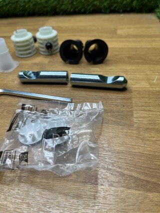 Fijación oculta para sanitarios Fischer