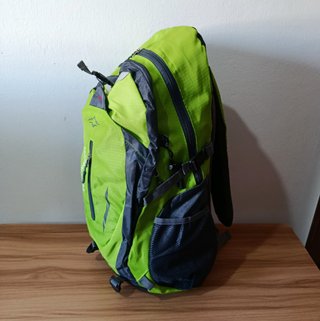Mochila senderismo 35L verde nueva