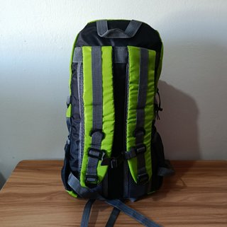 Mochila senderismo 35L verde nueva