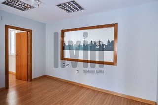 Oficina en venta en Avda de Madrid - Pº de la Estación en Jaén