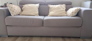 Sofá cama de tela gris y beige