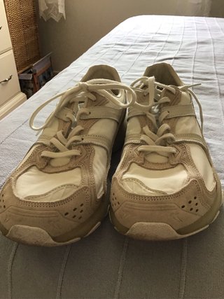 Zapatillas Zara Beige y Blancas