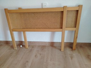 Cabecero de madera y ratán para cama de 90