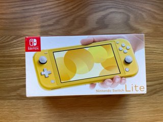 Nintendo Switch Lite + 4 Juegos