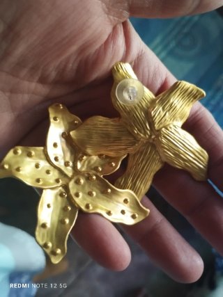 Pendientes flor dorados acero