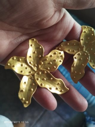 Pendientes flor dorados acero