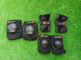 Set Protección Patines/Bici Oxelo + Casco B'TWIN